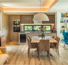 4 bedroom villa with pool near Pula, sleeps 8
